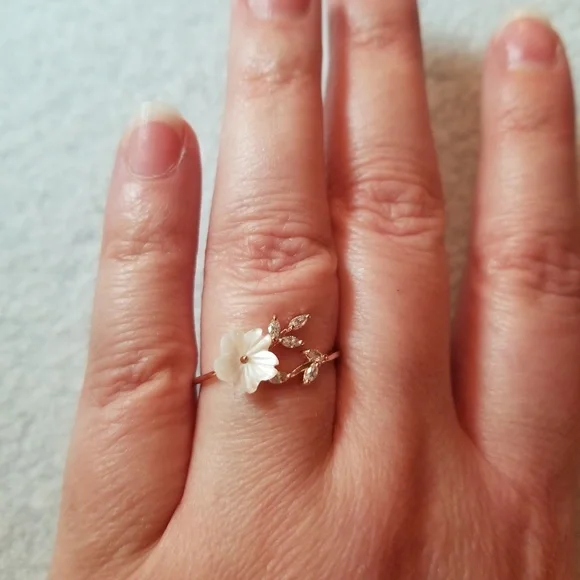 Rose Gold and Mother of Pearl Ring - Picture 5 of 6